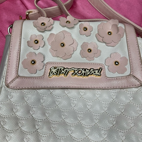 💖Betsey Johnson Floral Crossbody💖 - Picture 2 of 4